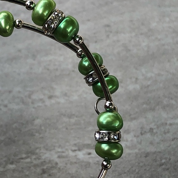 Vantel Pearls Green Apple Wrist Candy Bracelet - Picture 4 of 5